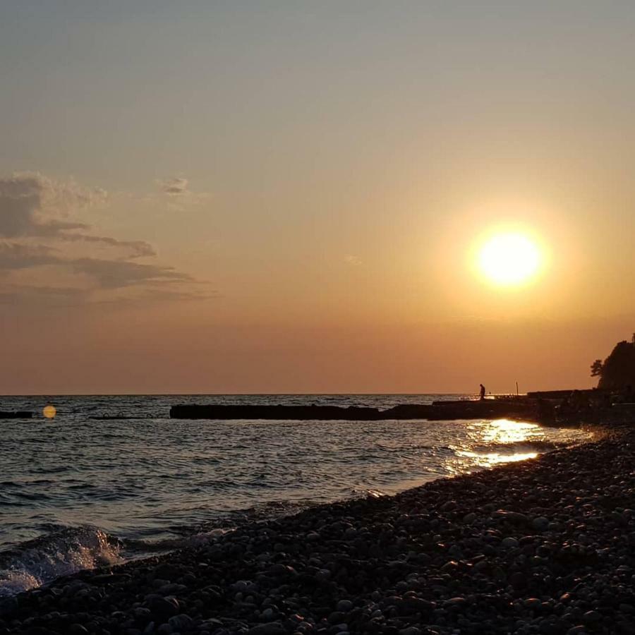 Гостевой Дом Мимоза Gagra Kültér fotó